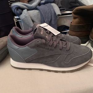 Reebok classic gum bottom shoes